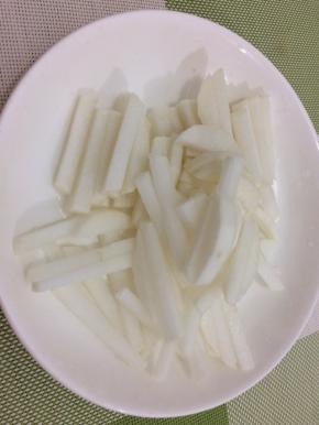 萝卜去皮切成长条