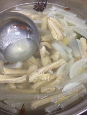 将盐加人在煮五分钟