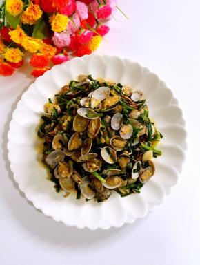 炒花的韭菜炒花甲，一个字“鲜”，特别适合不能吃辣椒又酷爱花甲的朋友哦。