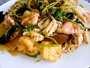 放入糖醋，盐，味精，麻椒油，辣椒油，按照个人口味调拌均匀即可食用。