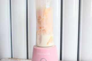 果汁机搅打成汁即可。