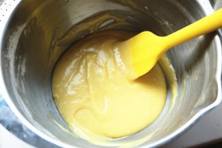 翻拌均匀，静止10分钟。