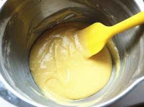 翻拌均匀，静止10分钟。