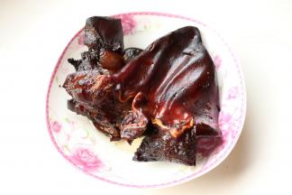 入蒸锅蒸20分钟，再清洗一下待用。