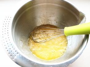 搅拌一会，至砂糖融化。