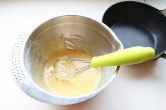 再用单抽搅拌一下，开始做铜锣烧了。