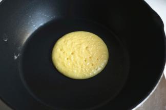 开火用小火加热，慢慢会出现气泡。