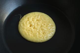 等到出现的大泡全部破掉，这时就可以翻面了。