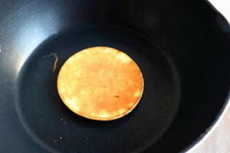 放过来再略微煎一下就好了。