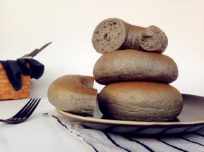 烤好的贝果取出即可。