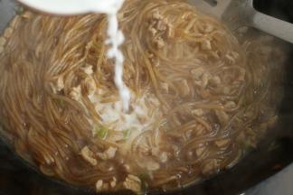 可以淋一些水淀粉。