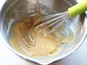 拌匀，尽量不要画圈搅拌，避免出筋。