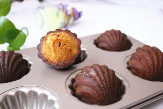 烤好的蛋糕，很容易就脱模了，趁热吃，很好吃。