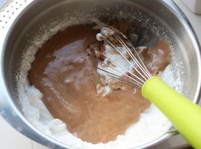 再倒回剩余的蛋白中。