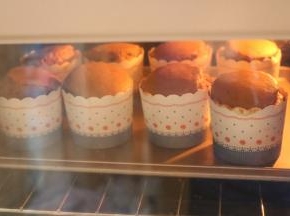 送入预热好的烤箱中层，150度烤20分钟