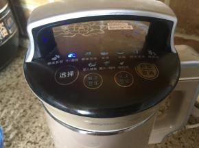 启动豆浆机的干、湿豆功能；