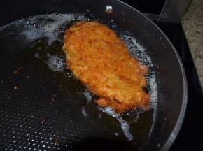 炸至两面金黄；