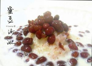 舀两勺蜜红豆～完成～
还可以淋适量蜂蜜～