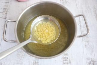 熬煮至绿豆软烂即可。