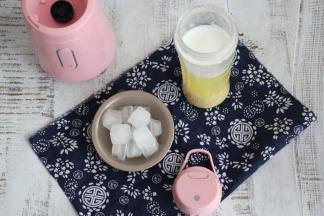 喝的时候可以加一些冰块，或者冰糖都可以，依个人口味进行调整。