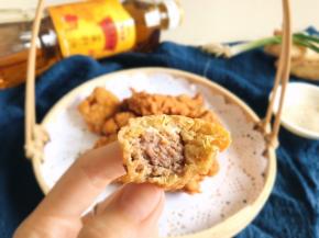 我喜欢一边炸一边吃，吃不完的放凉后密封盒保鲜密封起来，放入冰箱冷藏，下次要吃的时候可以用来煮火锅