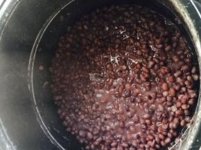 继续煮开盖煮要逐渐把汤都熬干