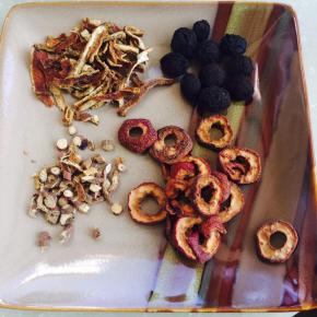 把要放的食材都称好，用清水洗一遍，我觉得这样比较干净，不洗也可以