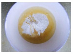 油酥：120g面粉，60g油揉成一团。揉好盖保鲜膜待用