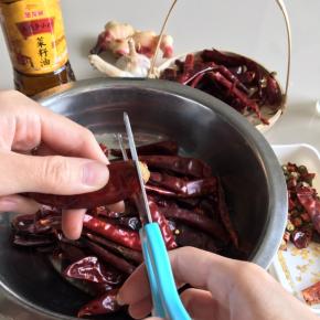 辣椒剪去辣椒蒂