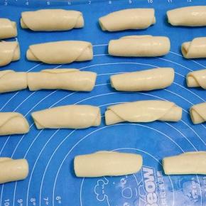 全部做好，用保鲜膜盖好，松弛20分钟