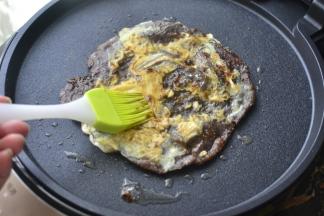 半分钟后刷烧烤酱就可以取出来