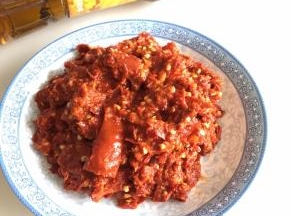 舂好的生糍粑辣椒，不需要舂太碎