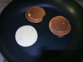 不熟练的可以一个个煎，熟练以后可以一次煎几个