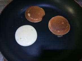 不熟练的可以一个个煎，熟练以后可以一次煎几个
