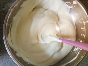 翻拌成细腻的面糊