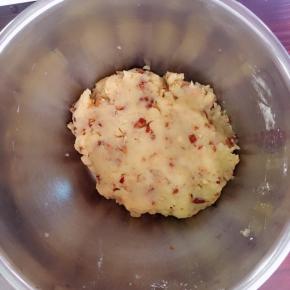 搅拌成图盖上保鲜膜静止15分钟