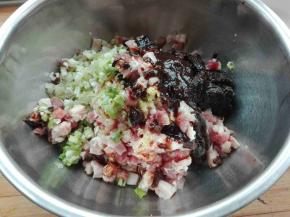 将上述材料混合