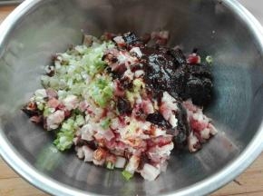 将上述材料混合