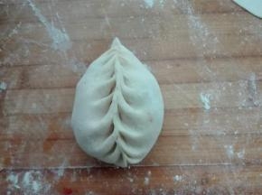 包起来即可，依次包好发酵至明显变大，冷水上锅，大火烧开转中火15分钟～20分钟（根据包子大小），关火焖五分钟开锅