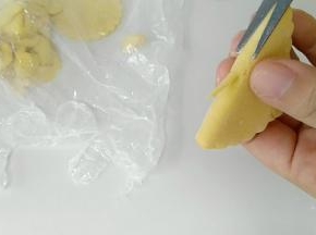 剪出触角。