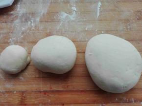 分成三个大中小面团