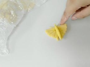 放上去，一个小飞蛾诞生啦！