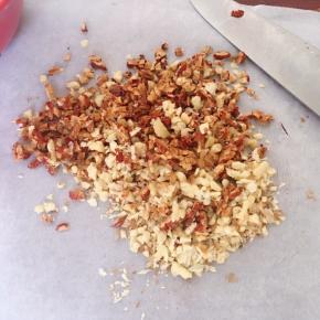 核桃和红枣切碎