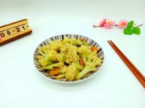 出锅装盘撒上葱花即可。