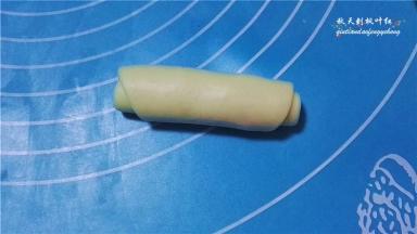 然后慢慢卷起；