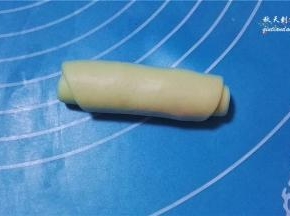 然后慢慢卷起；