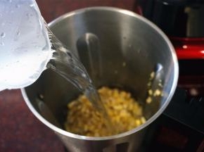 加入清水至1500毫升刻度处。