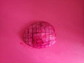 红心火龙果去皮切小块。