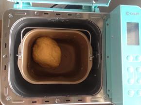 选择普通和面40分钟。在和面过程中，会出现停止搅拌面团，静置一会儿再继续和面，这是正常程序。（如果你是别的型号机子，和面时间不同）