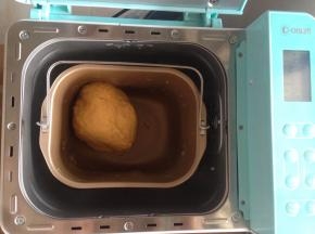 选择普通和面40分钟。在和面过程中，会出现停止搅拌面团，静置一会儿再继续和面，这是正常程序。（如果你是别的型号机子，和面时间不同）